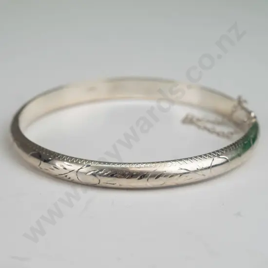 silver bangle with safety chain stamped 925