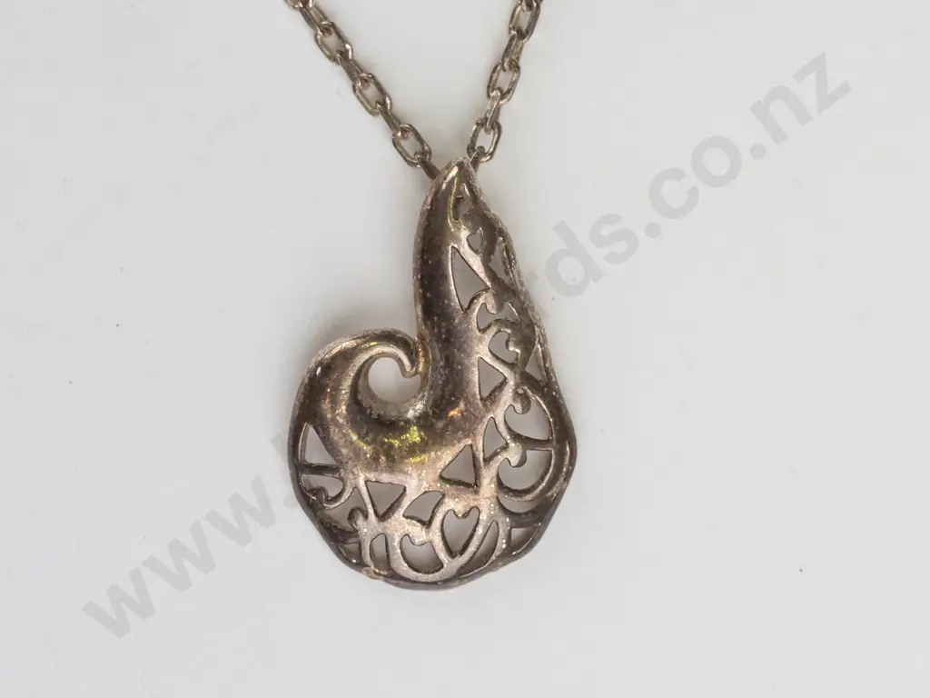 silver necklace stamped 925 Image 1++