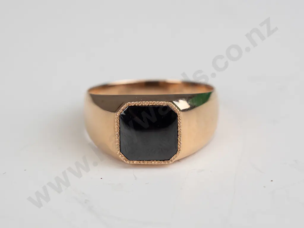 gents 14ct onxy signet ring (5.7gm) size V.5 Image 1++