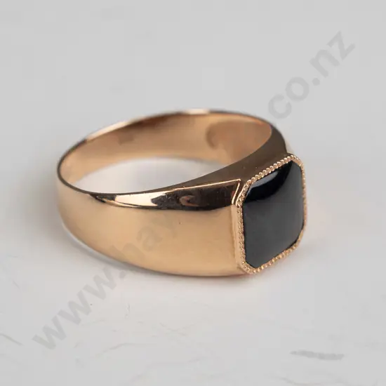 gents 14ct onxy signet ring (5.7gm) size V.5