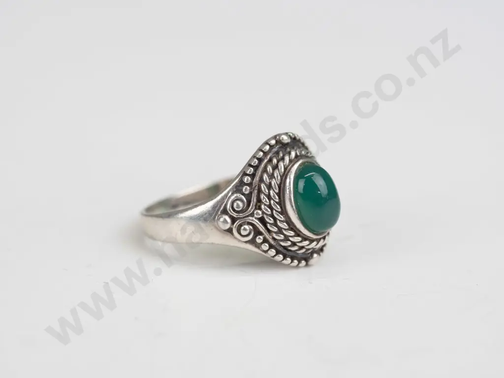 silver ring with green stone stamped 925 size Q Image 1++
