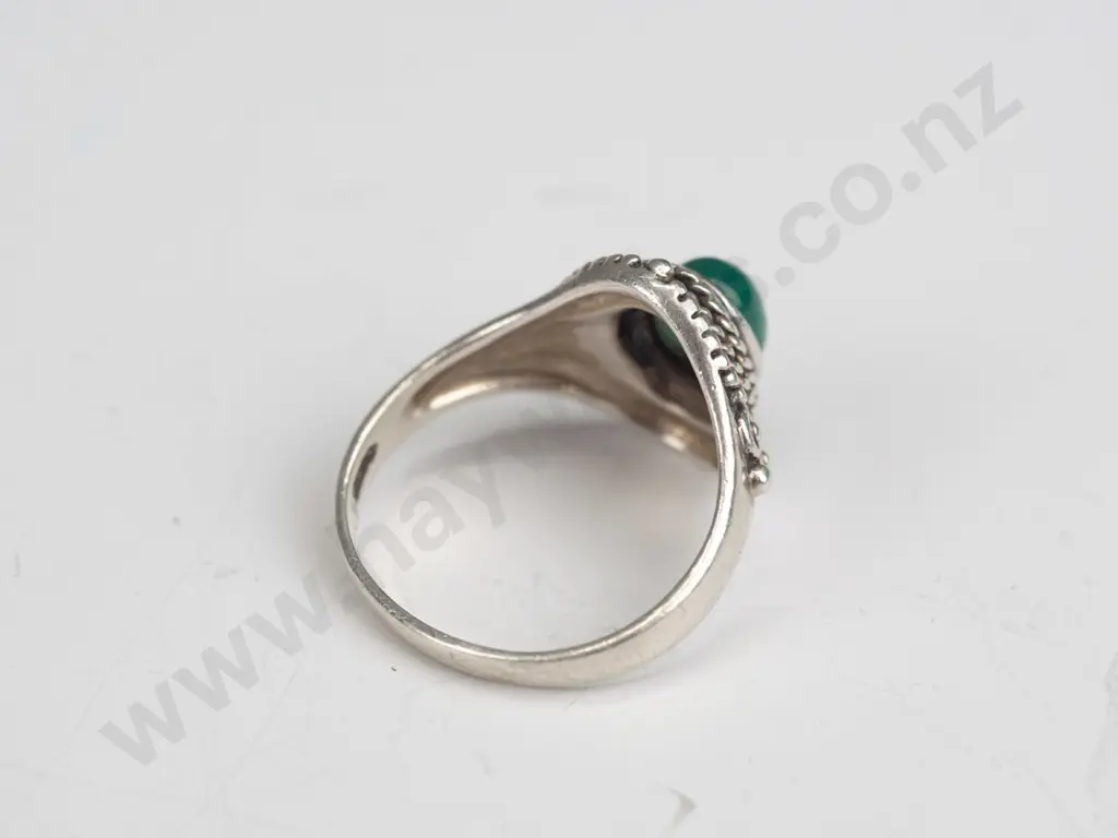 silver ring with green stone stamped 925 size Q Image 1++