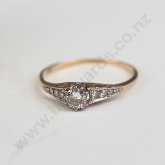 18ct platinum diamond solitaire with 4 grain set shoulder diamonds each side estimated diamond .20gms-shoulder diamonds