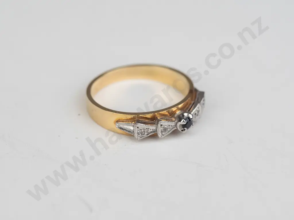 18ct gold and sapphire ring 4gms size N Image 1++