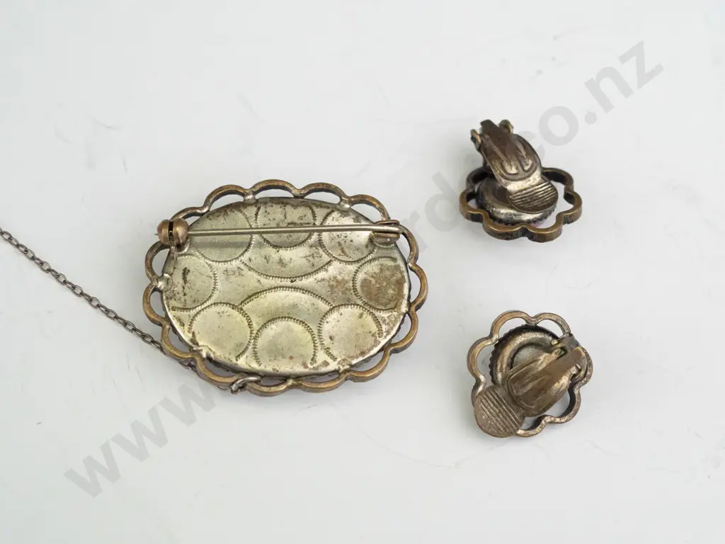costume brooch with safety chain & earring set [clip on] Image 1++