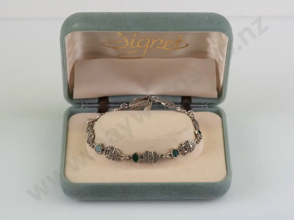 silver bracelet with green stone stamped 925 Image 1++