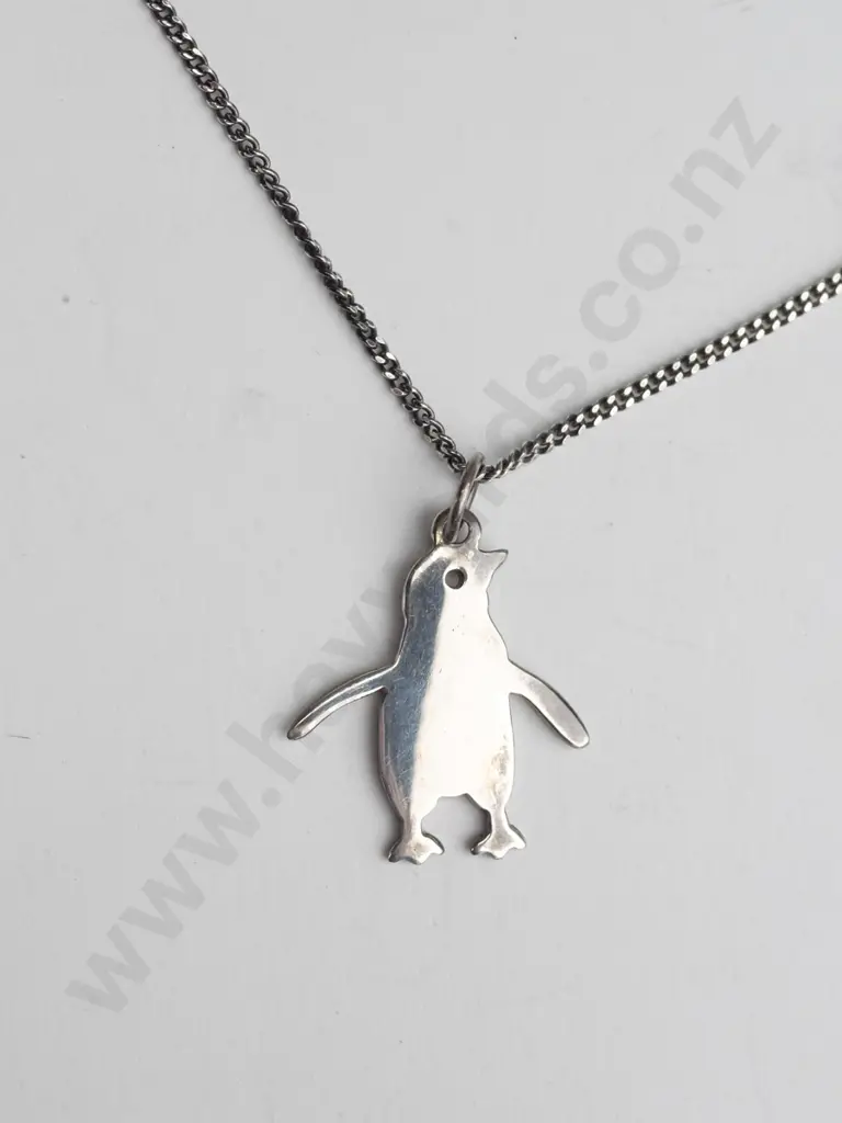 silver penguin necklace stamped 925 Image 1++