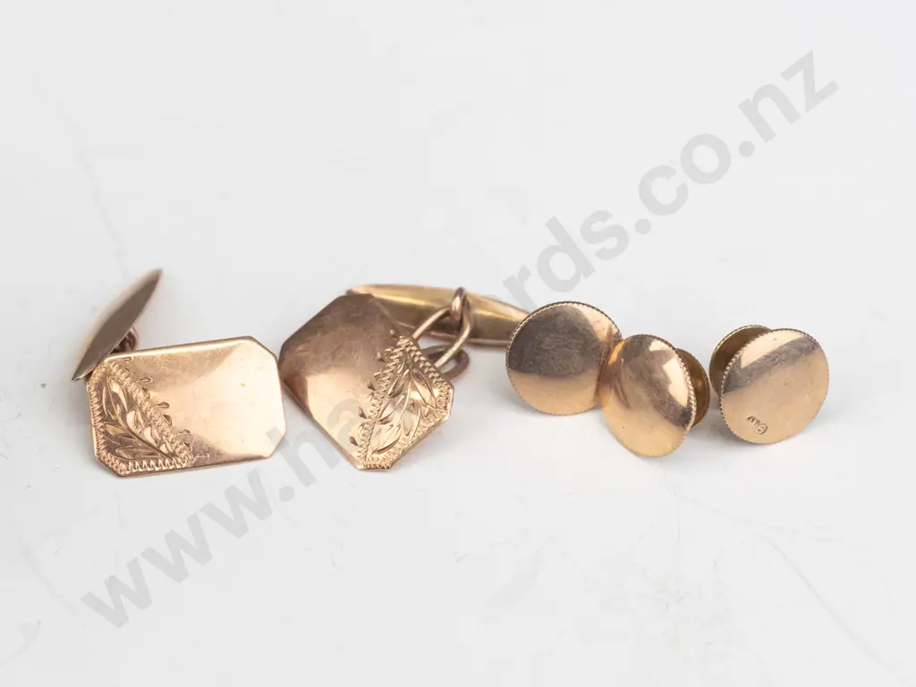 pair of cufflinks stamped 9ct Image 1++