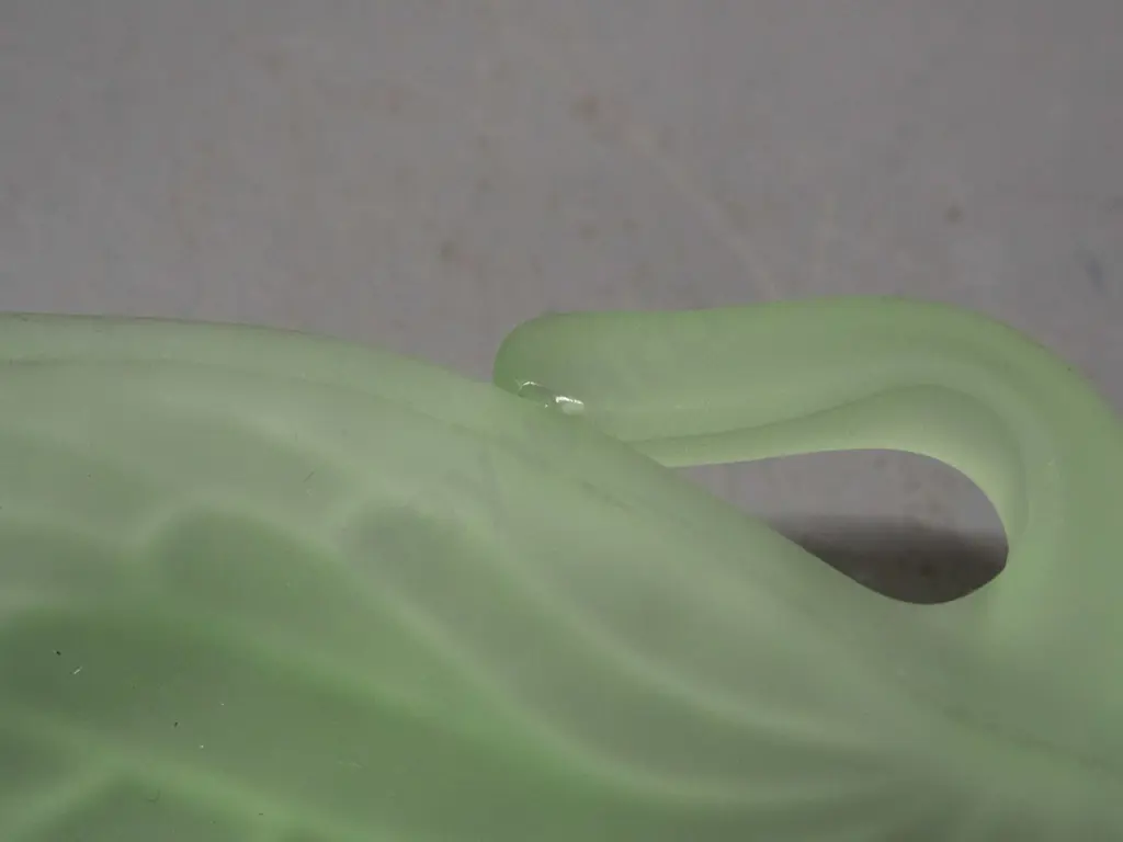 frosted green uranium glass leaf-shaped segmented dish - nice glow. L-230 W-200 Image 1++