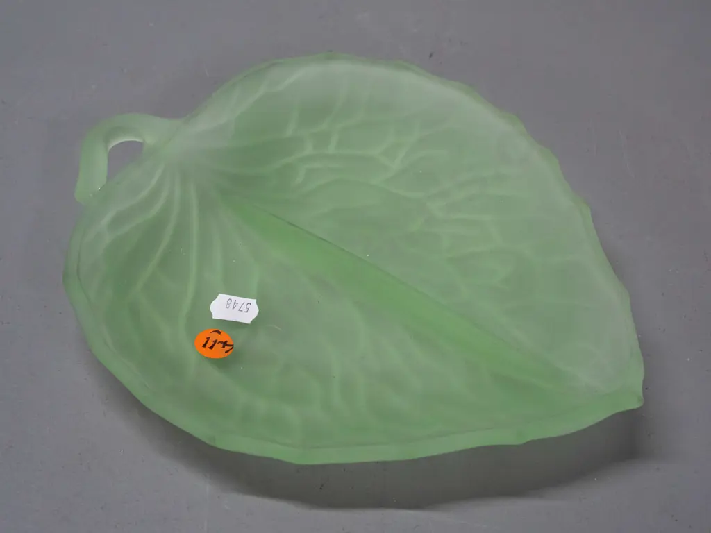 frosted green uranium glass leaf-shaped segmented dish - nice glow. L-230 W-200 Image 1++