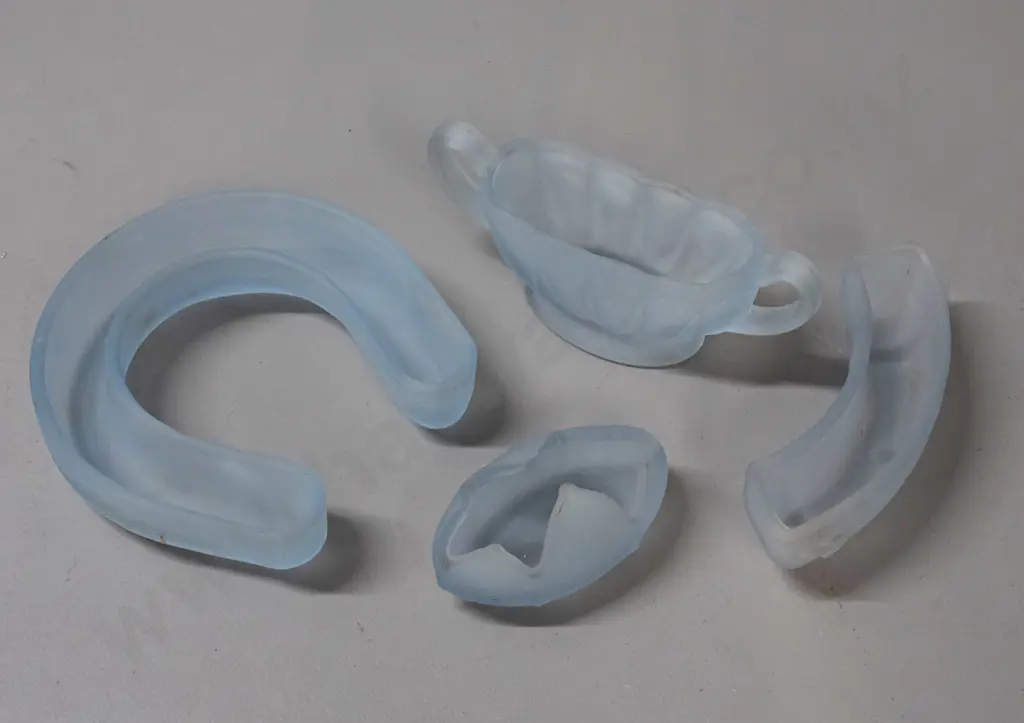 4 vintage frosted & moulded blue glass trough vases - crescent, horseshoe, etc. - horseshoe L-160 Image 1++