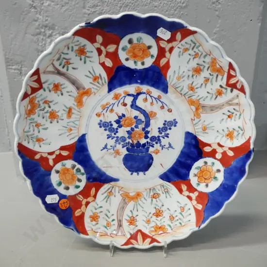 vintage Imari frilled-edged cabinet plate w/ panels of floral edge decoration D-320 [small chip to rim]