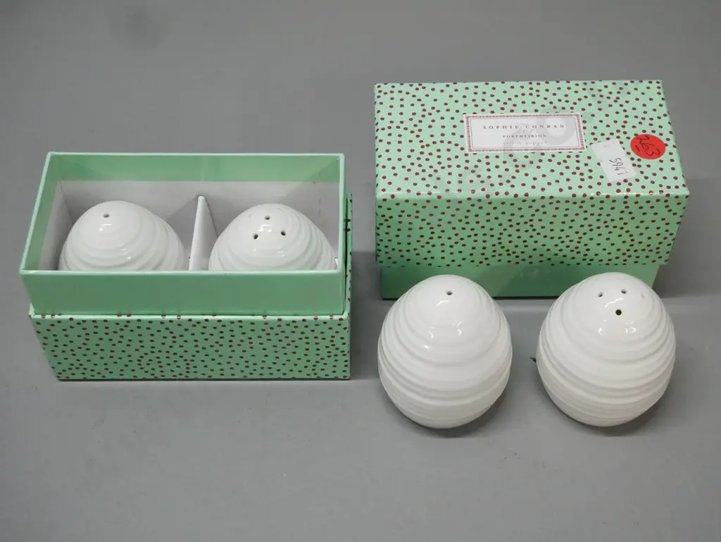 2x boxed ivory coloured beehive shape salt & pepper sets Portmeirion Sophie Conran, H-70 Image 1++