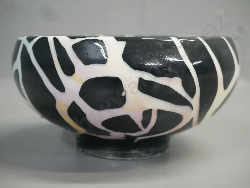 Della Slattery Coal Creek Pottery New Zealand studio pottery bowl, black over white exterior, aubergine interior H-75 Image 1++