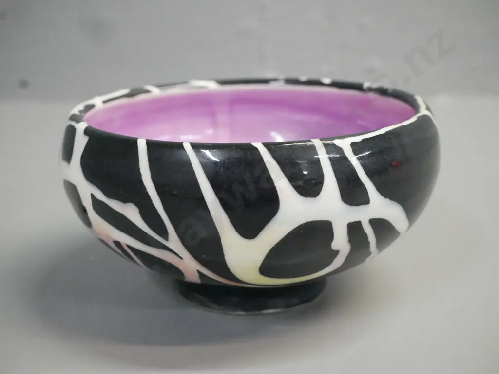 Della Slattery Coal Creek Pottery New Zealand studio pottery bowl, black over white exterior, aubergine interior H-75 Image 1++