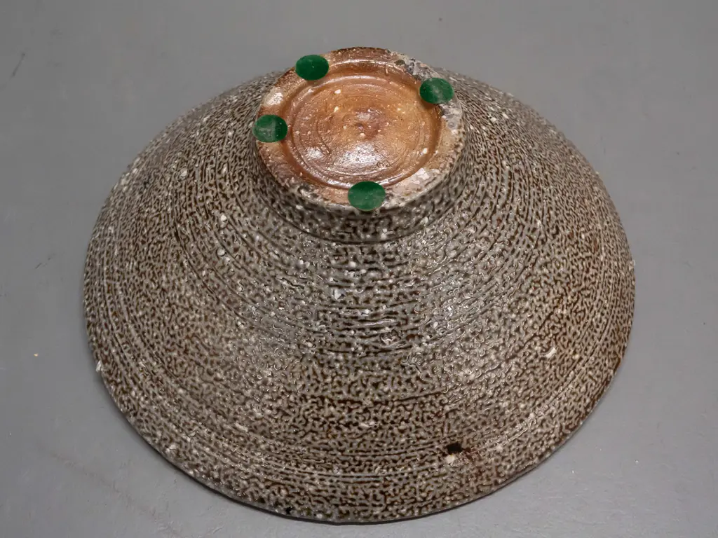 NZ studio pottery salt-glazed conical-shape bowl on circular rimmed foot - unknown maker's mark to base H-100 D-280 Image 1++