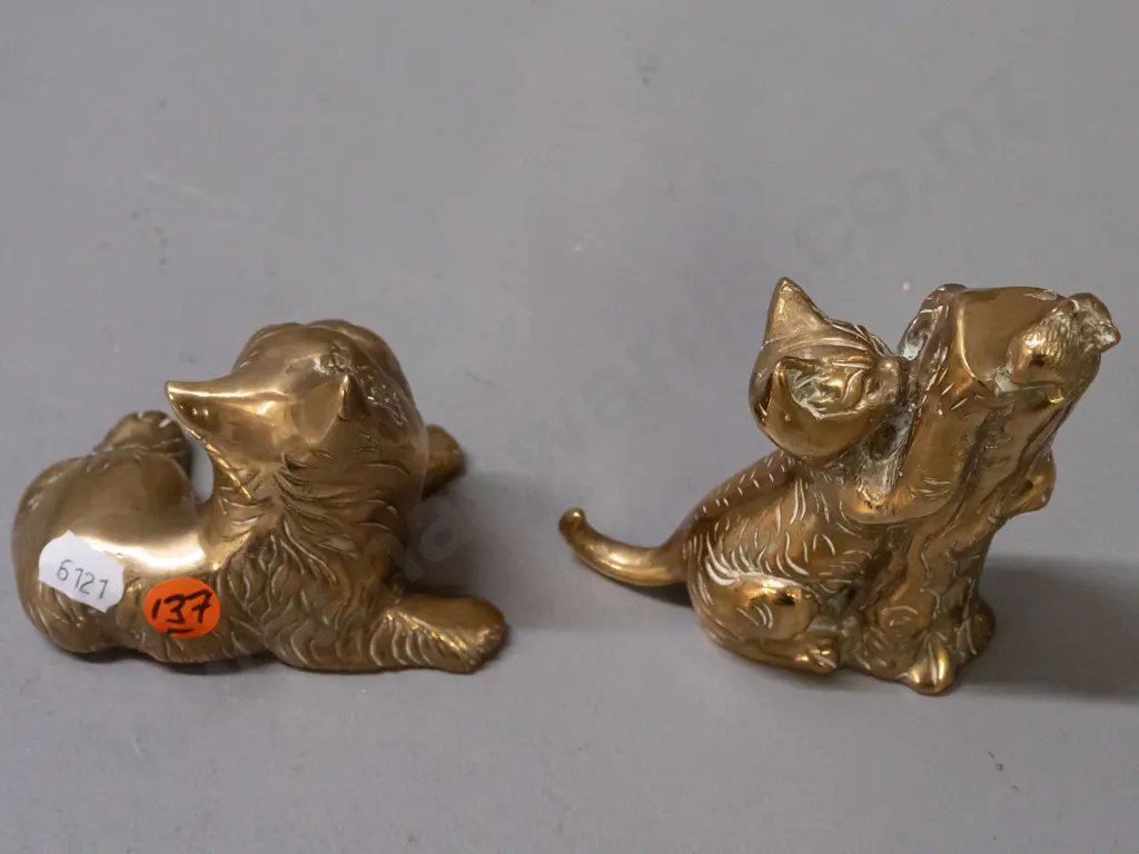 2 small polished cast brass figures - cat with mouse on tree stump H-100 and a dog Image 1++