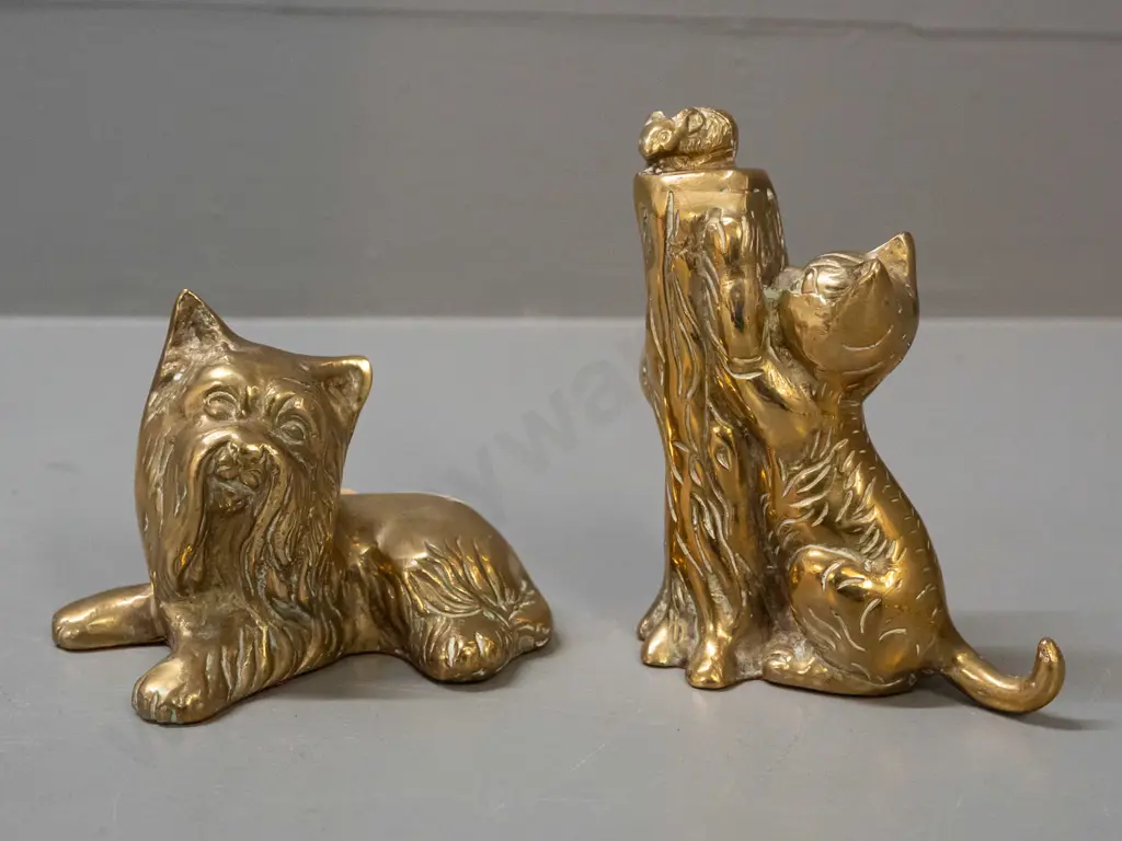 2 small polished cast brass figures - cat with mouse on tree stump H-100 and a dog Image 1++