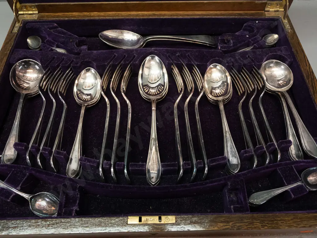 oak canteen of EPNS silver plate cutlery - 6 place, faux bone handled knives marked Viner & Hall Sheffield - w/ 2 added Image 1++
