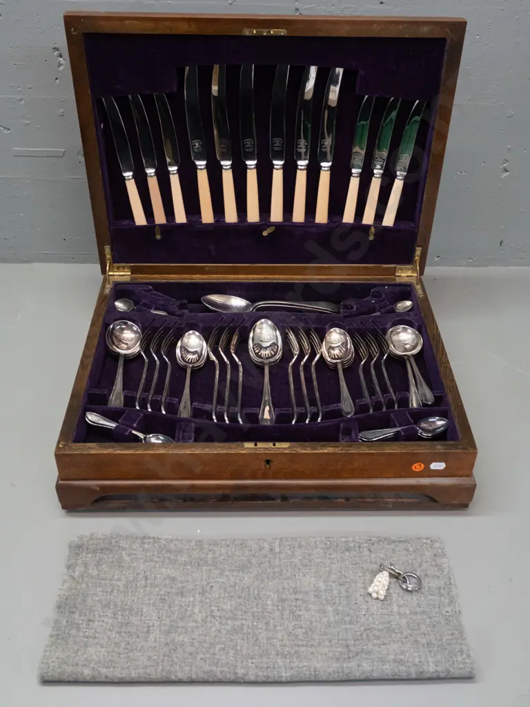 oak canteen of EPNS silver plate cutlery - 6 place, faux bone handled knives marked Viner & Hall Sheffield - w/ 2 added Image 1++