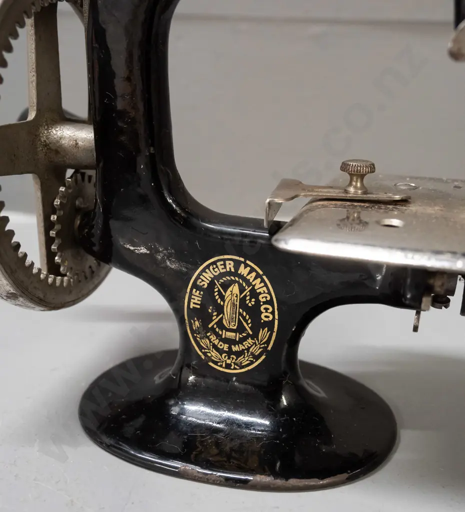 Singer miniature hand-crank sewing machine with bench clamp - pitting to chrome and chips to black enamel, wear to Image 1++