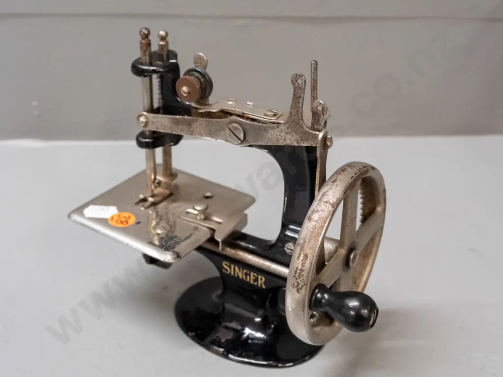 Singer miniature hand-crank sewing machine with bench clamp - pitting to chrome and chips to black enamel, wear to Image 1++