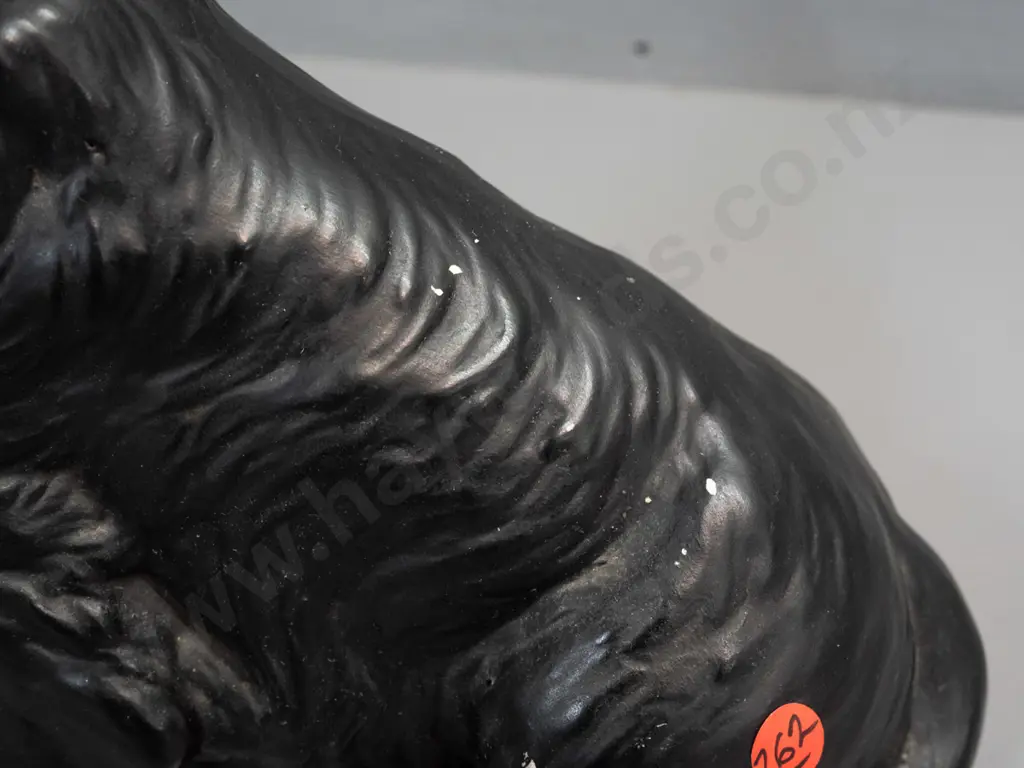 vintage (Sylvac?) pottery seated Scottie dog figure - has "Made in England" and reg no 778501 on base. Some chipping to Image 1++
