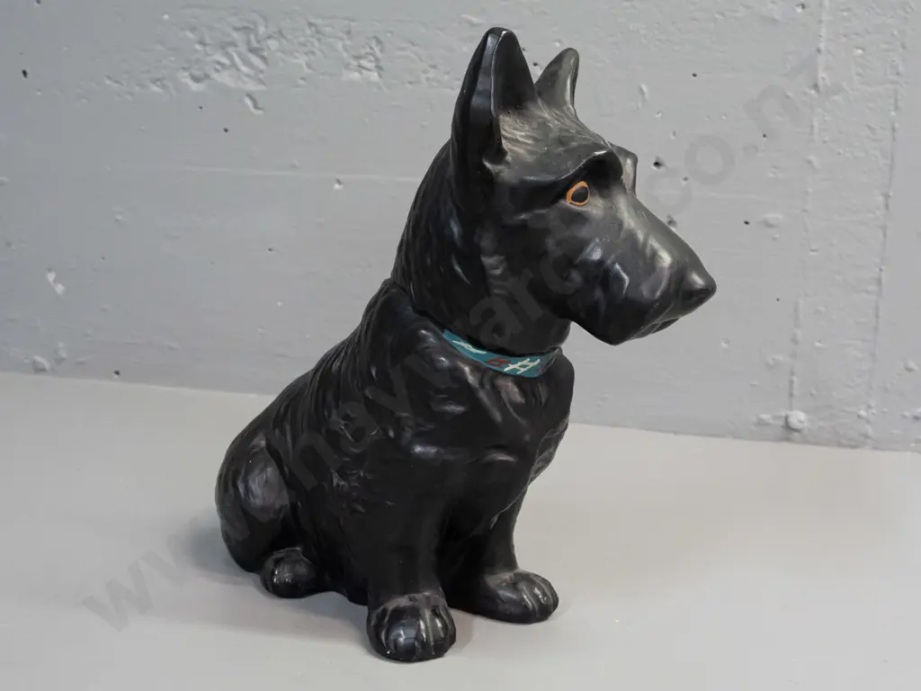 vintage (Sylvac?) pottery seated Scottie dog figure - has "Made in England" and reg no 778501 on base. Some chipping to Image 1++