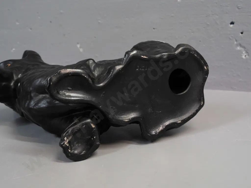 vintage (Sylvac?) pottery seated Scottie dog figure - has "Made in England" and reg no 778501 on base. Some chipping to Image 1++