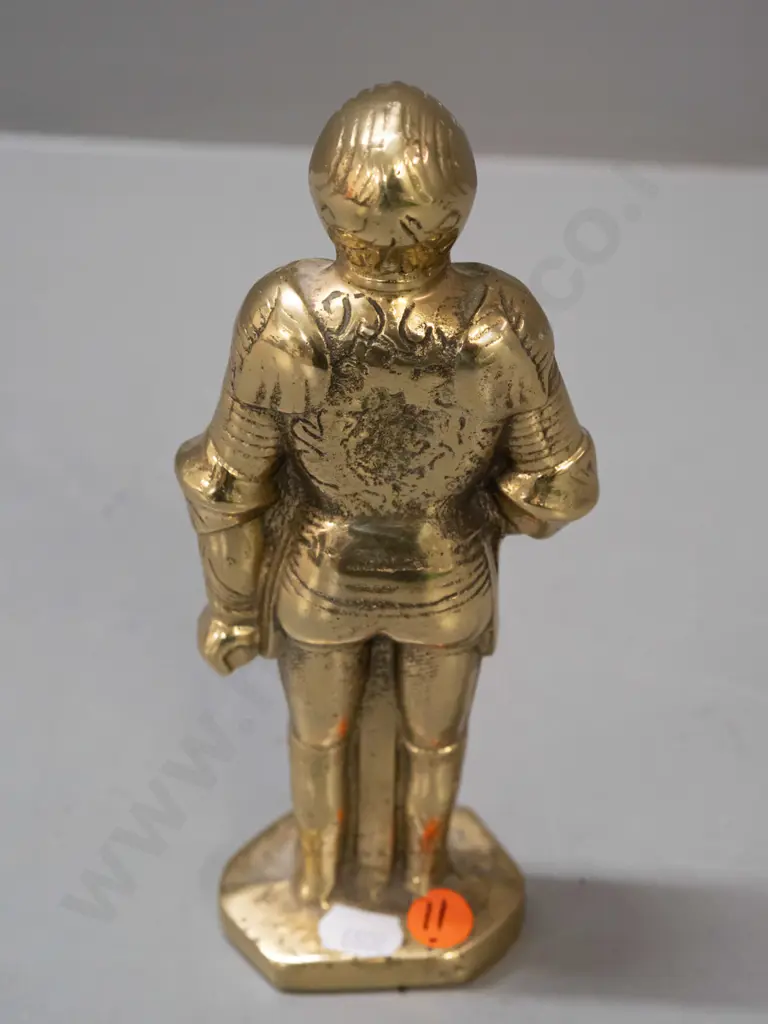 solid cast brass knight figure - some pitting around base H-210 Image 1++