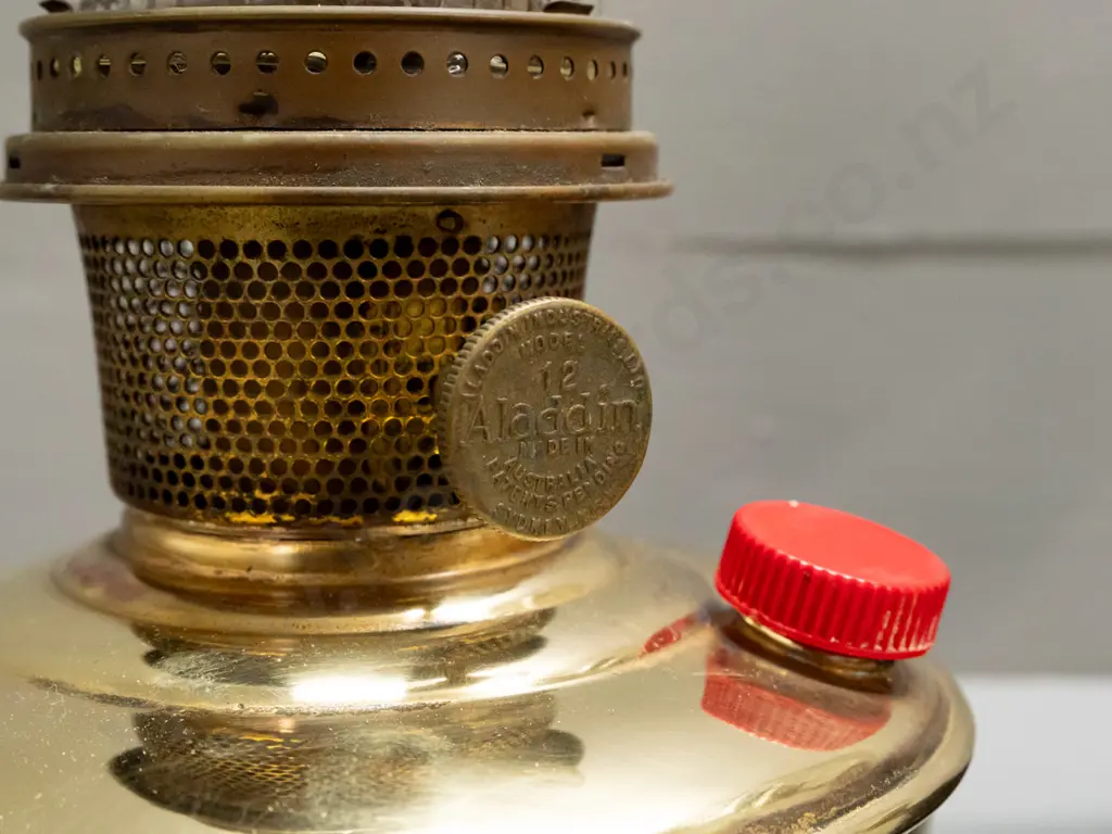 2 vintage kerosene lamps - table lamp with cast metal base, ribbed clear glass tank, Victor & E. MIller USA markings, Image 1++