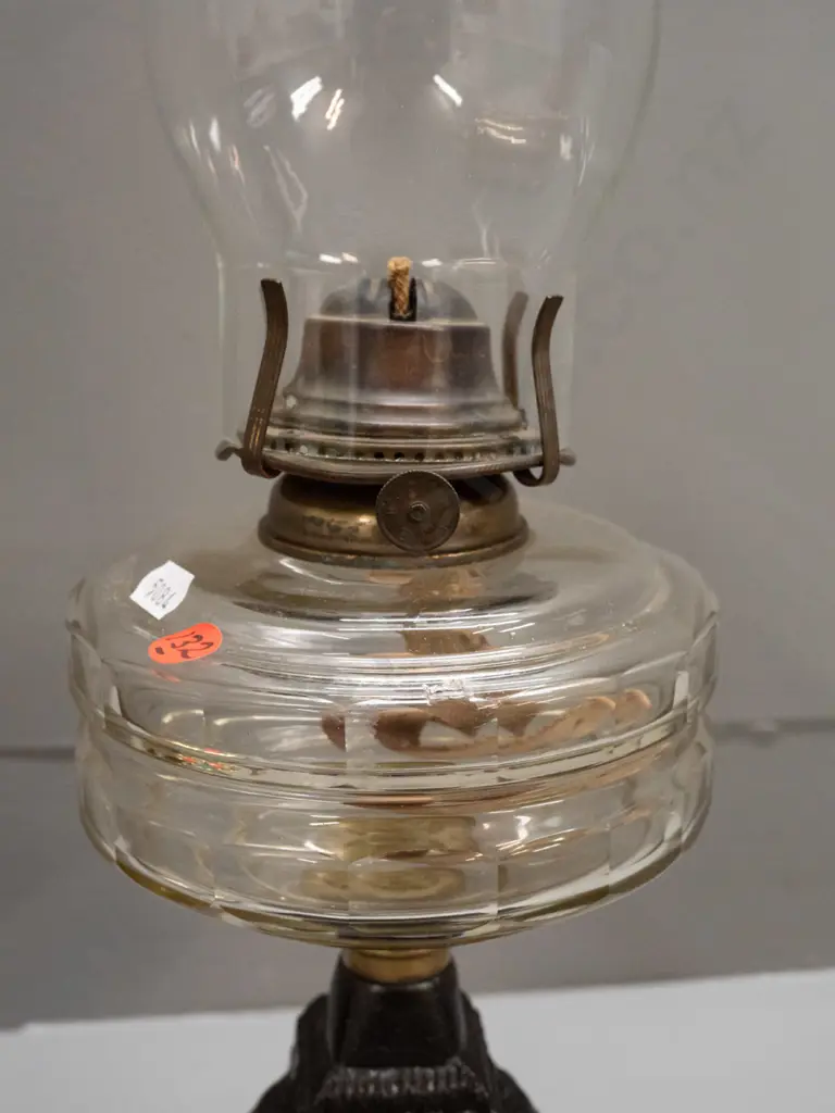 2 vintage kerosene lamps - table lamp with cast metal base, ribbed clear glass tank, Victor & E. MIller USA markings, Image 1++