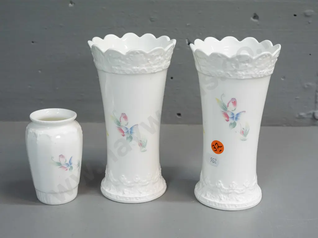 3 Aynsley "Little Sweetheart" pattern vases - larger pair with frilled rim H-160 (one has small chip to base) Image 1++