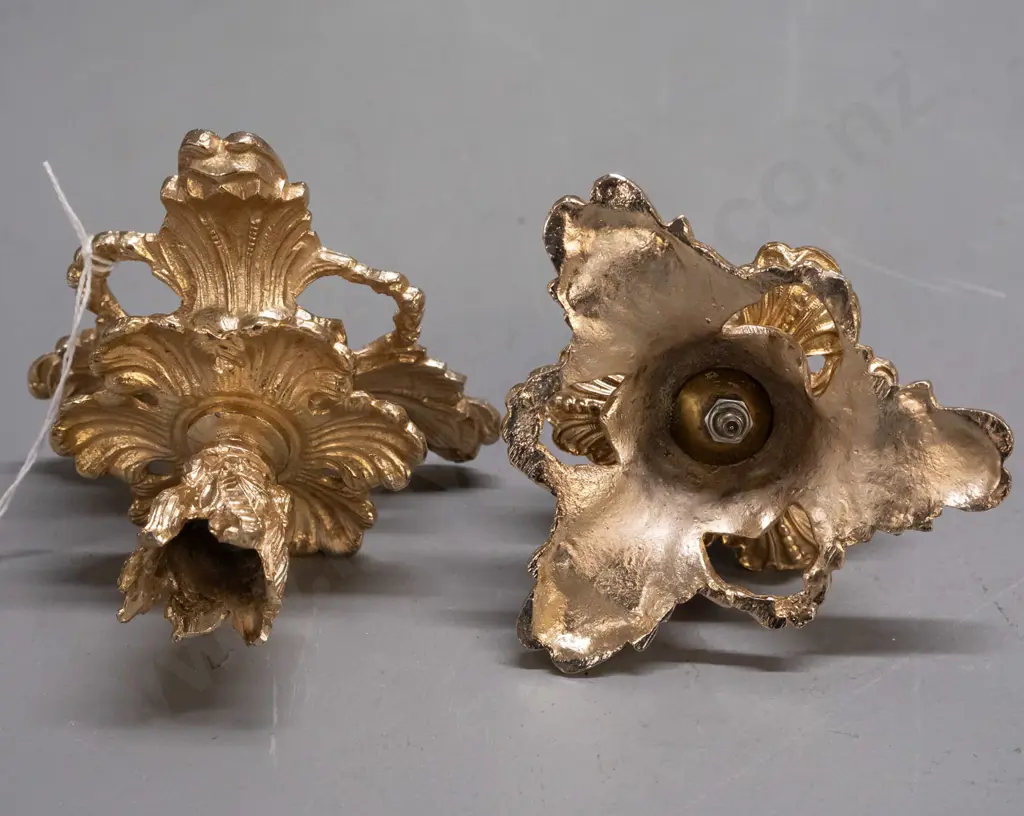 pair of small cast alloy gold finish foliate shape candle holders H-70 W-90 Image 1++