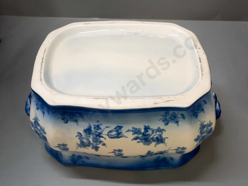 reproduction Victorian style blue & white floral pattern handled foot bath / planter trough H-195 W-440 Image 1++