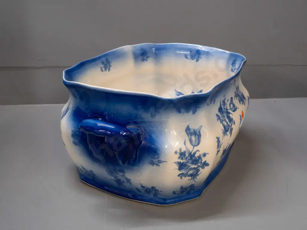 reproduction Victorian style blue & white floral pattern handled foot bath / planter trough H-195 W-440 Image 1++