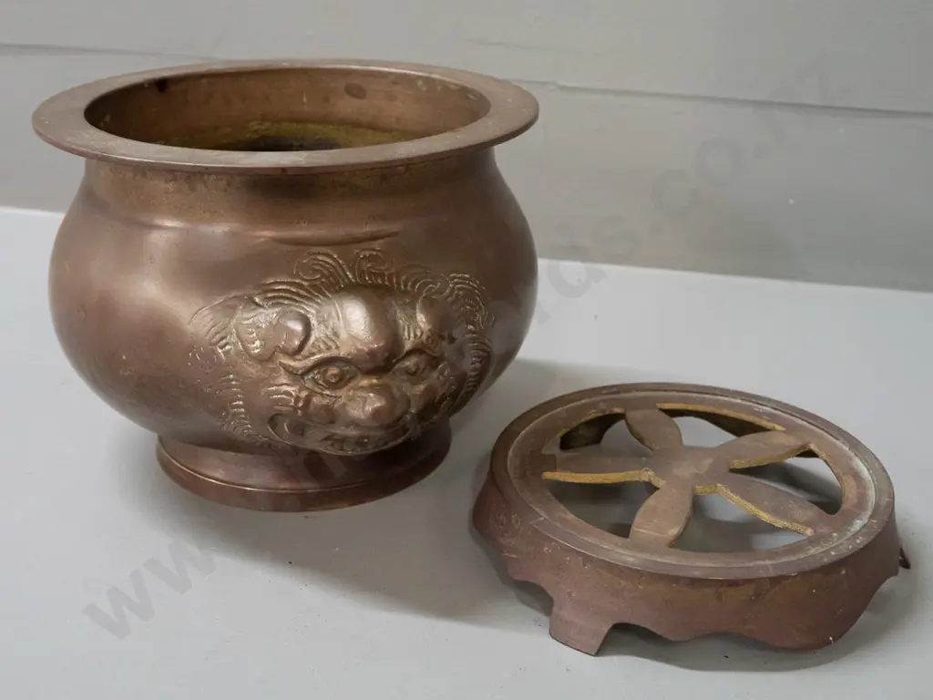 bronze incense burner / bowl with mythical beast handles, on separate pierced circular base - combined H-160 W-230 Image 1++
