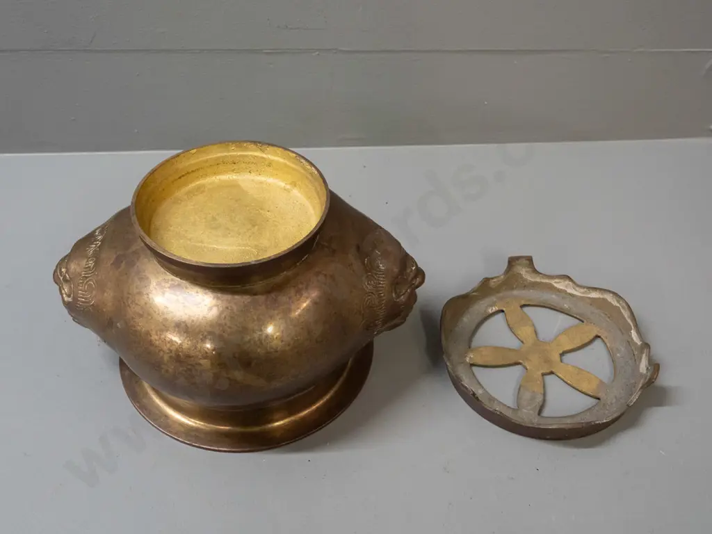 bronze incense burner / bowl with mythical beast handles, on separate pierced circular base - combined H-160 W-230 Image 1++