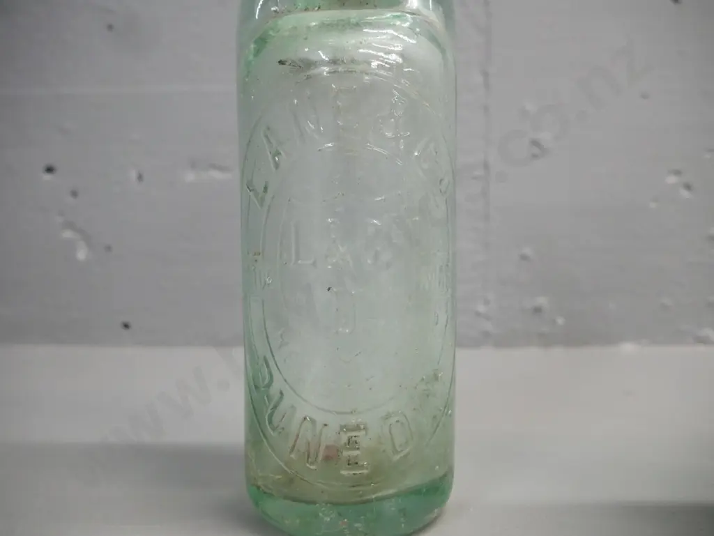 3x marble bottles: largest Lane & Co Dunedin; 2x smaller A.E. Kemp Gore. Lane H-240 [Lane discolouration inside, Kemp Image 1++