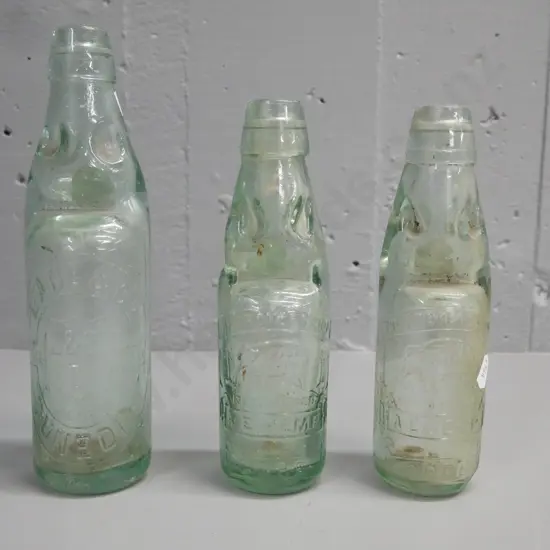 3x marble bottles: largest Lane & Co Dunedin; 2x smaller A.E. Kemp Gore. Lane H-240 [Lane discolouration inside, Kemp