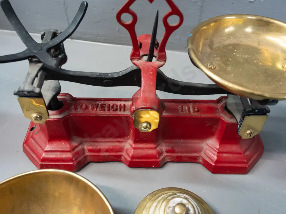 vintage balance scales with brass trays and a set of nesting brass weights - scales marked "To Weigh 1 lb." - minor Image 1++