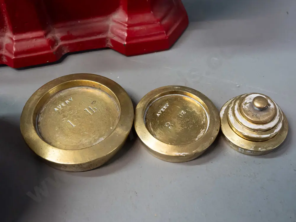 vintage balance scales with brass trays and a set of nesting brass weights - scales marked "To Weigh 1 lb." - minor Image 1++