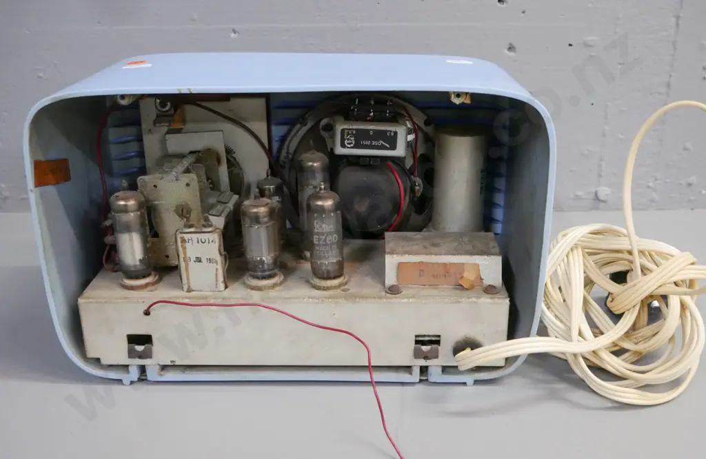 Philco mantle valve radio blue bakelite, powers up & receiving stations H-180 W-280 D-145 [some paint flecks] Image 1++