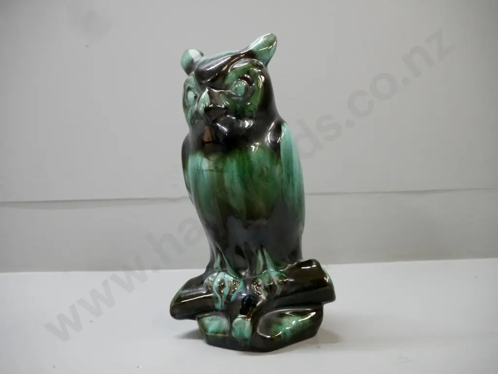 Blue Mountain pottery perched owl figurine H-245 Image 1++