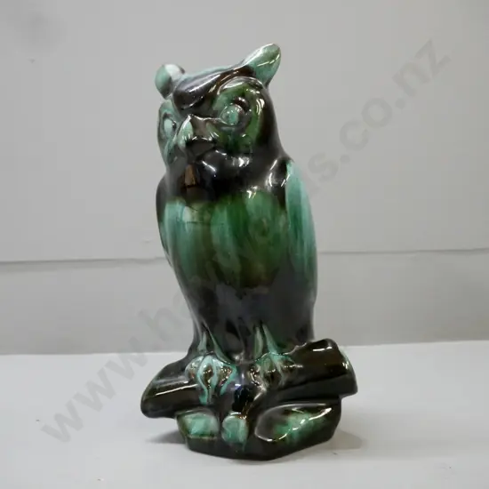 Blue Mountain pottery perched owl figurine H-245
