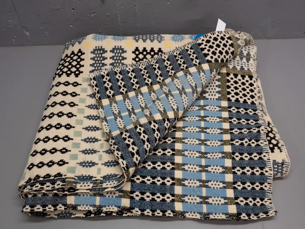 Welsh tapestry wool geometric pattern woven blanket - some minor staining L-2130 W-1850 Image 1++