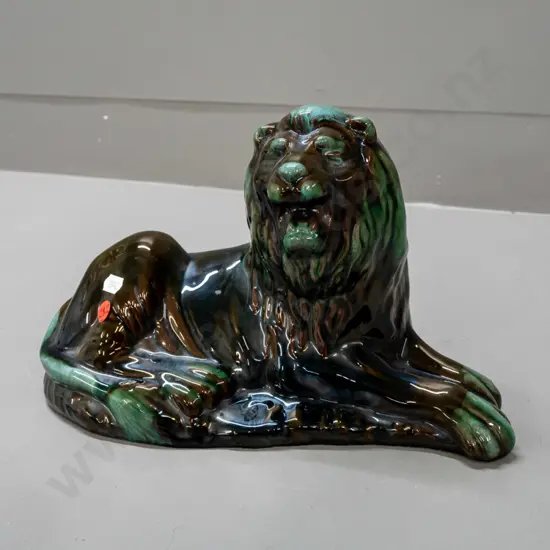 Blue Mountain pottery lion figure, no maker's marks H-190 L-300