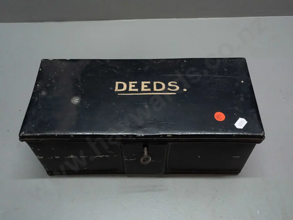 vintage metal deed box with lock and key - lock works but doesn't latch properly, top slightly bent H-125 W-320 D-140 Image 1++