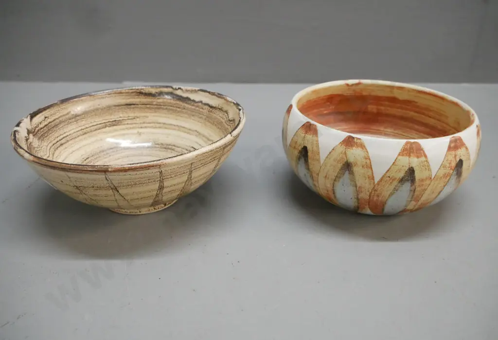 2x small Hanmer pottery bowls, larger D-145 Image 1++