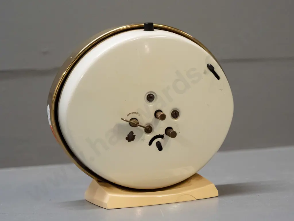 Westclox Big Ben Repeater alarm clock with brass finish and enamel metal case, plastic base - marked Scotland on face Image 1++
